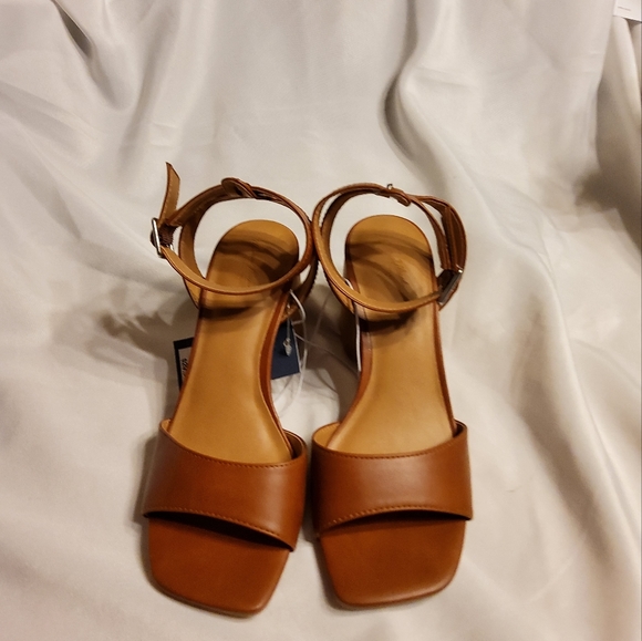 Women's Lauren Heels - Universal Thread" Brown - Picture 6 of 8